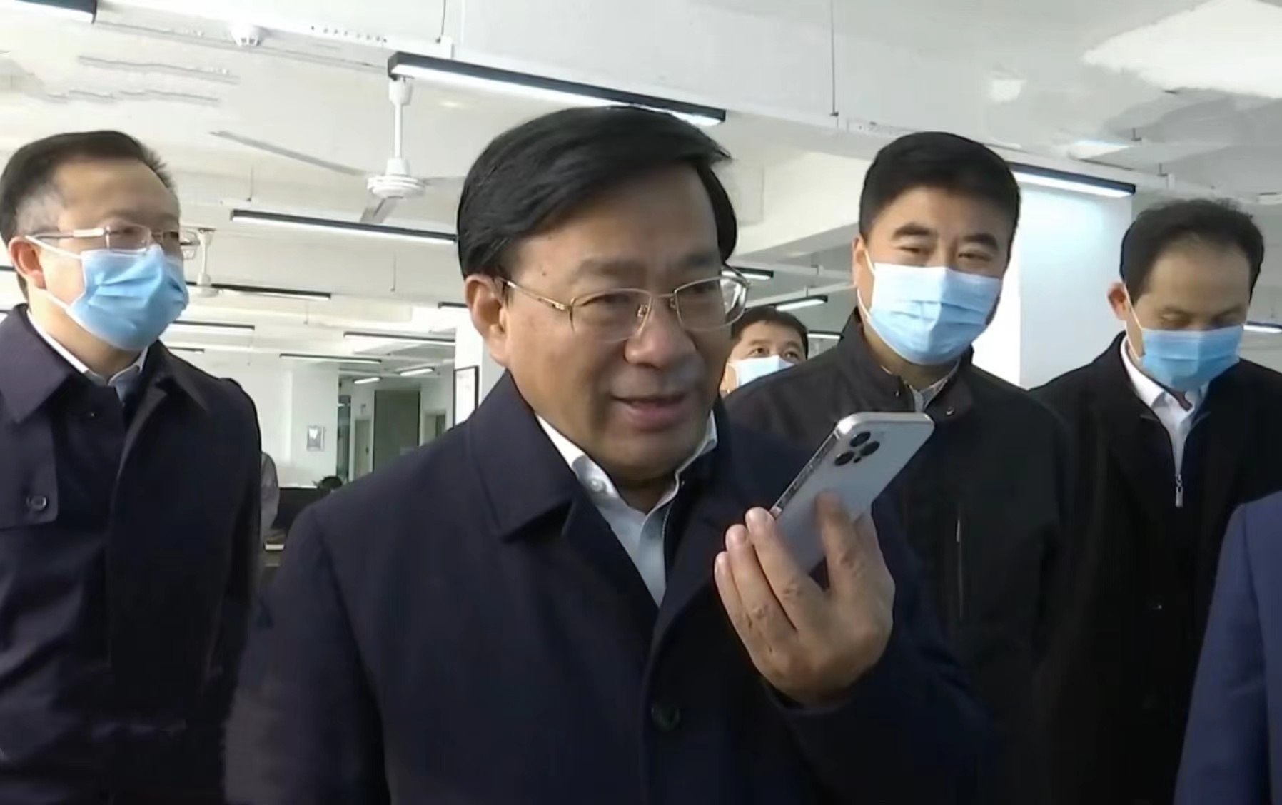 19 吉林省委副书记、省长韩俊莅临365速发国际伊通供热 2021.11.2.jpg