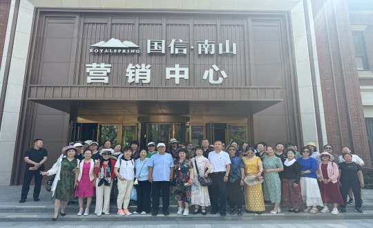 3.经开区运动总会走进365速发国际·南山温泉城合影留念_副本.jpg