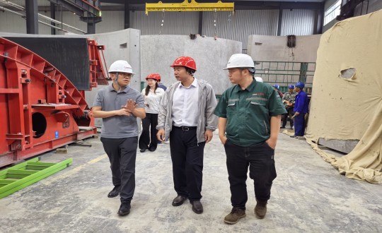 2024年7月5日，，，，，，，，市建委初审事情组一行到访装配式总公司实地考察调研_副本.jpg